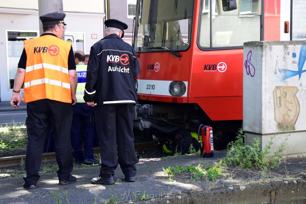 VU Roller KVB Bahn Koeln Luxemburgerstr Neuenhoefer Allee P046.JPG - Miklos Laubert